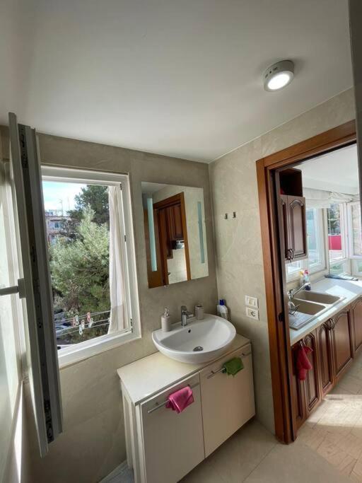 Chic City Retreat - Stylish Apartment In Bllok, Tirana Buitenkant foto