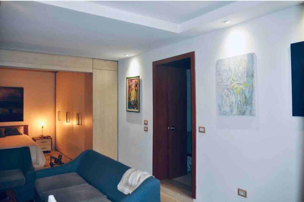 Chic City Retreat - Stylish Apartment In Bllok, Tirana Buitenkant foto