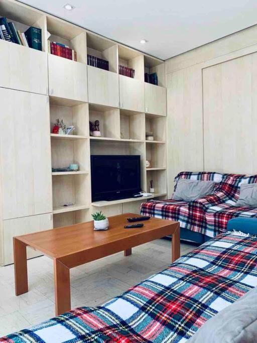 Chic City Retreat - Stylish Apartment In Bllok, Tirana Buitenkant foto